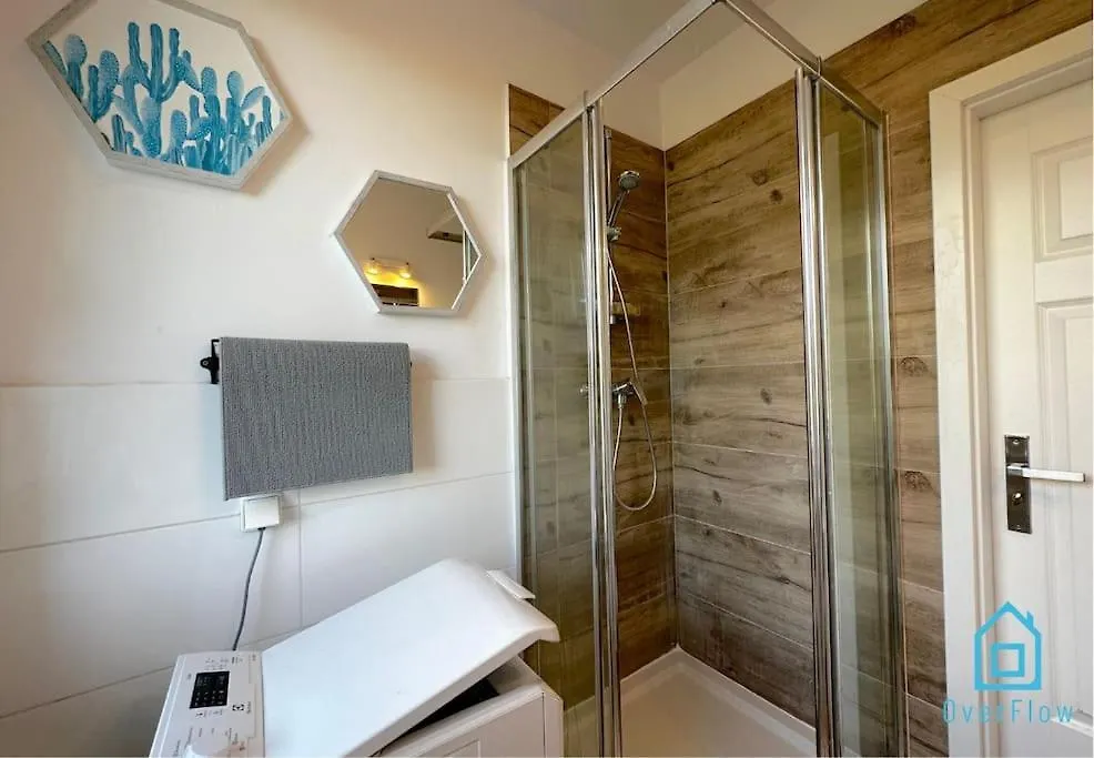 Waza Room - Peaceful Retreat, 10 Minutes To Gdansk Old Town & Seaside 0*,